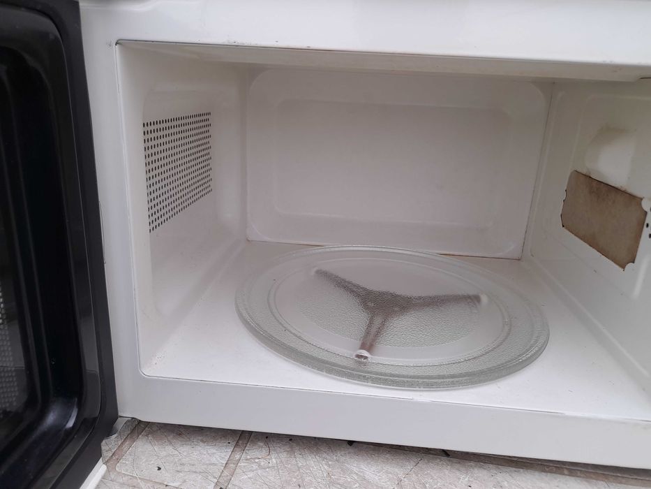 micro-ondas em bom estado como novo funciona bem.