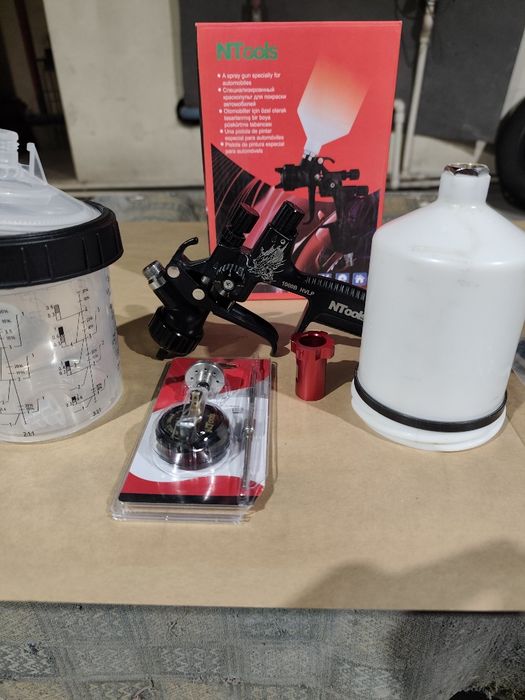 Краскопульт з двома дюзами