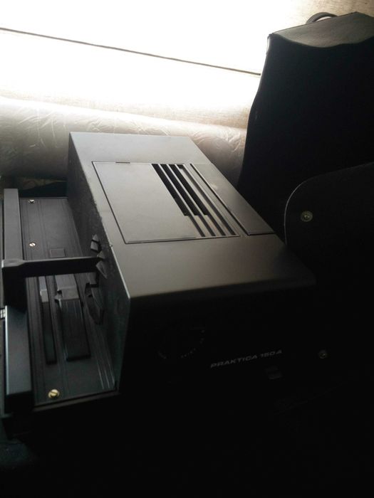 Vintage Praktica 150 A Slide Projector64585430374145124