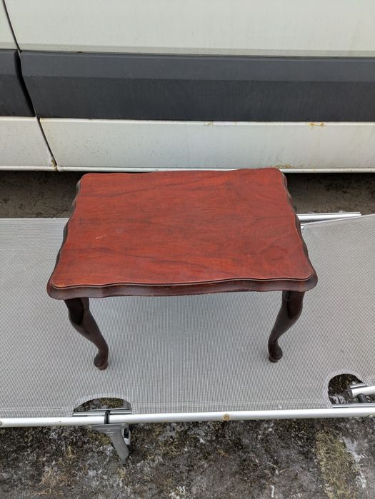 Stolik w stylu Ludwika