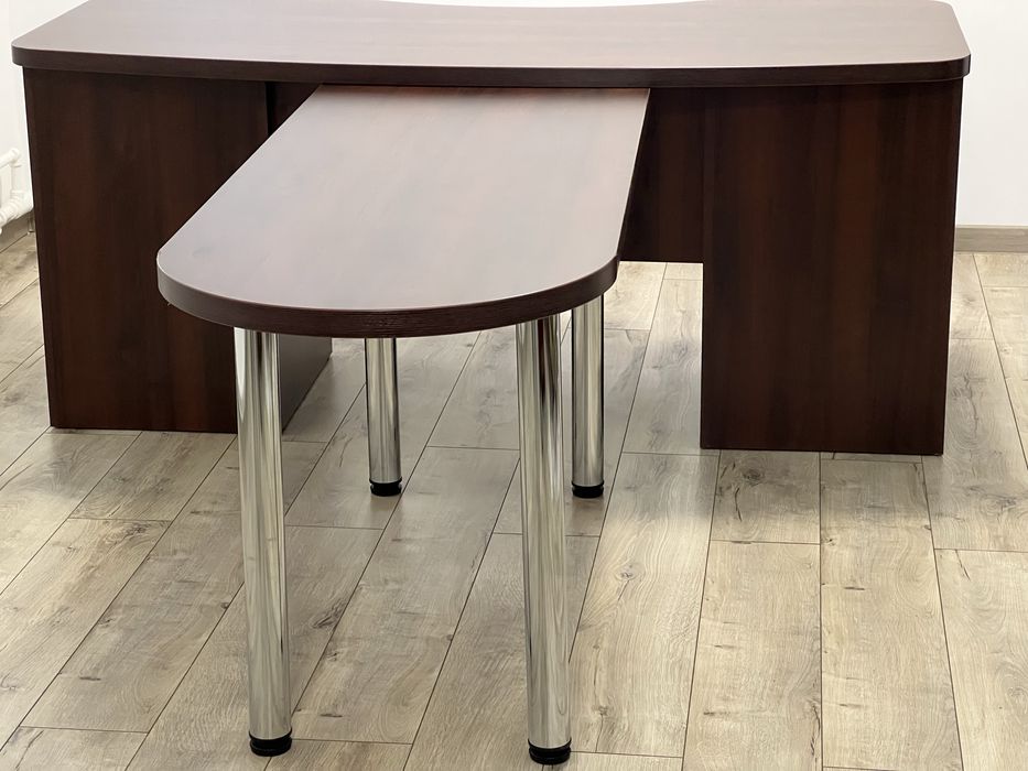 Стол офисный. Директорский с приставным.