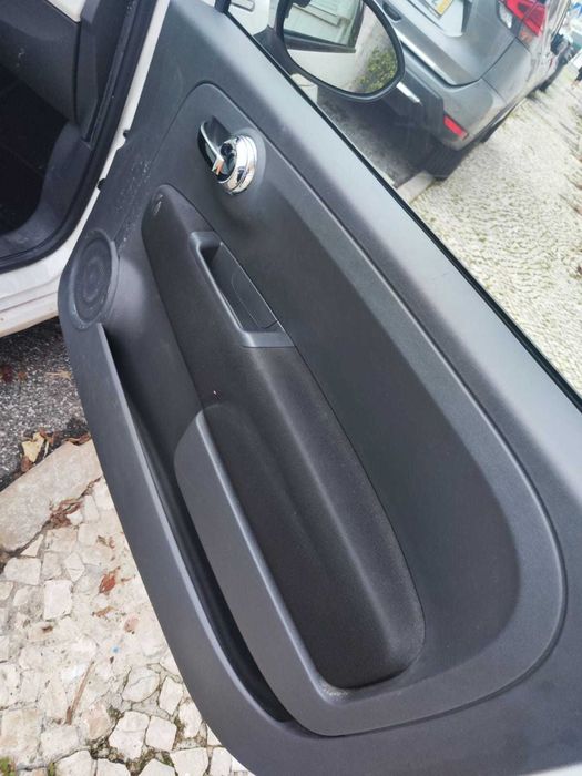 Fiat 500 1.2 com tecto panorâmico