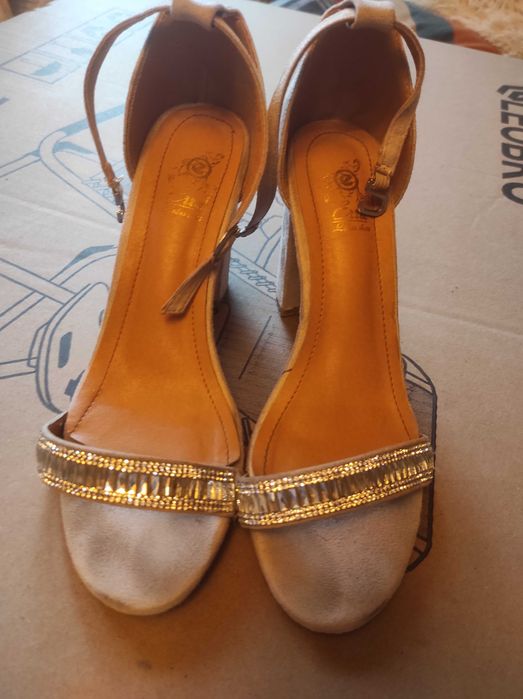 туфлі жіночі.ціна символічна.
