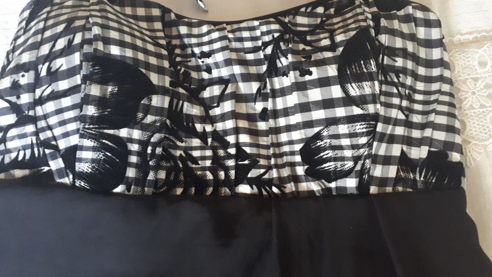Vestido preto e branco