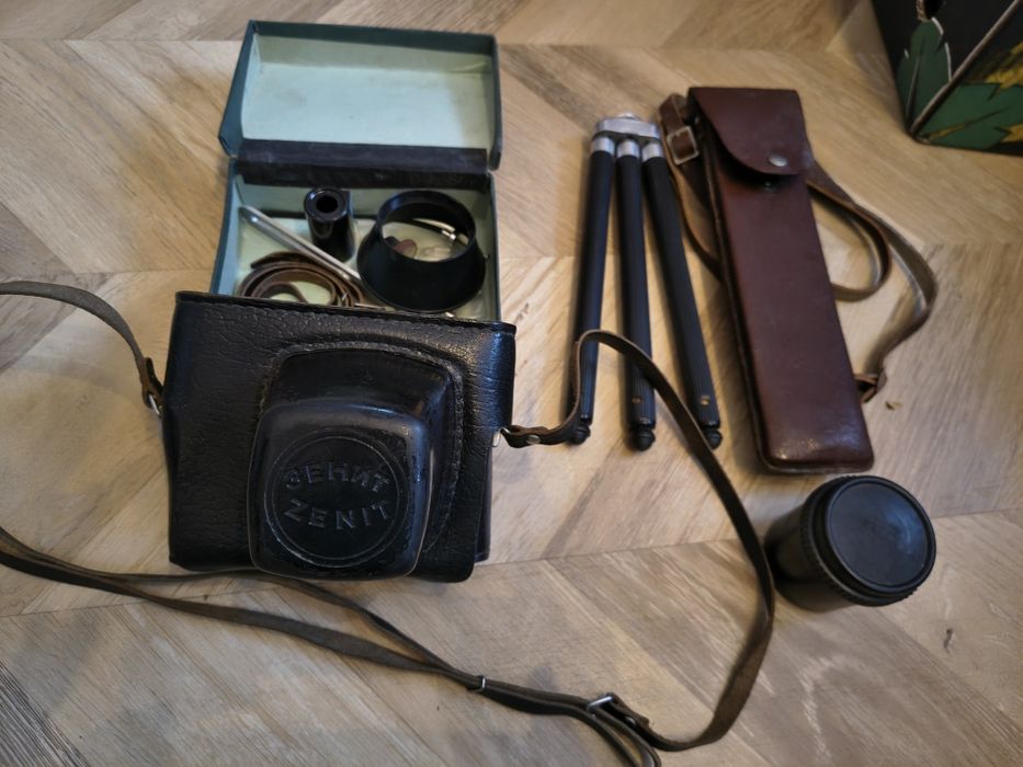 Zenit EC z obiektywem Helios 44-2 2/58 plus dodatki i statyw