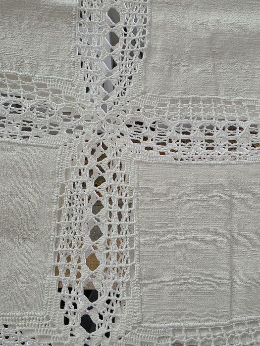 Toalha crochet e linho