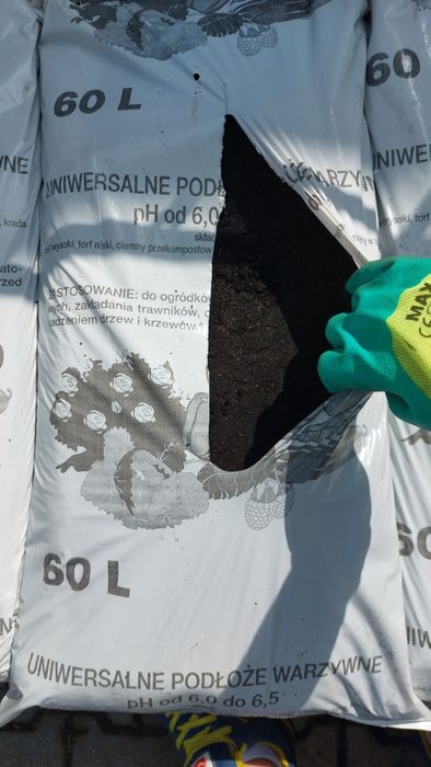 Kora sosnowa Ziemia ogrodowa uniwersalna Torf Kompost z dostawą