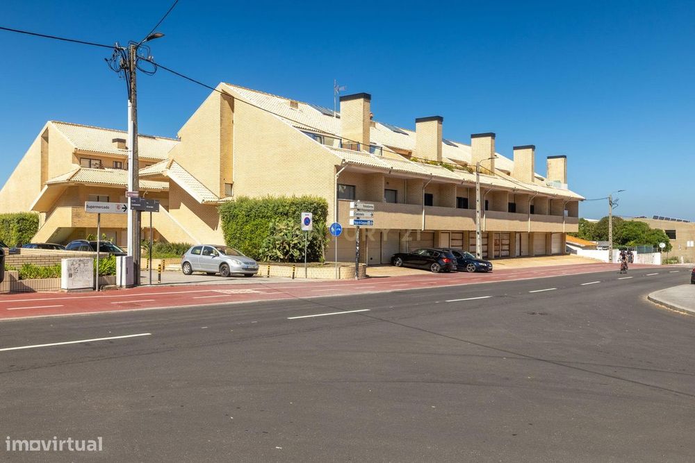 Apartamento T1 Remodelado e Mobilado no Primeiro Andar, Praia da Madal
