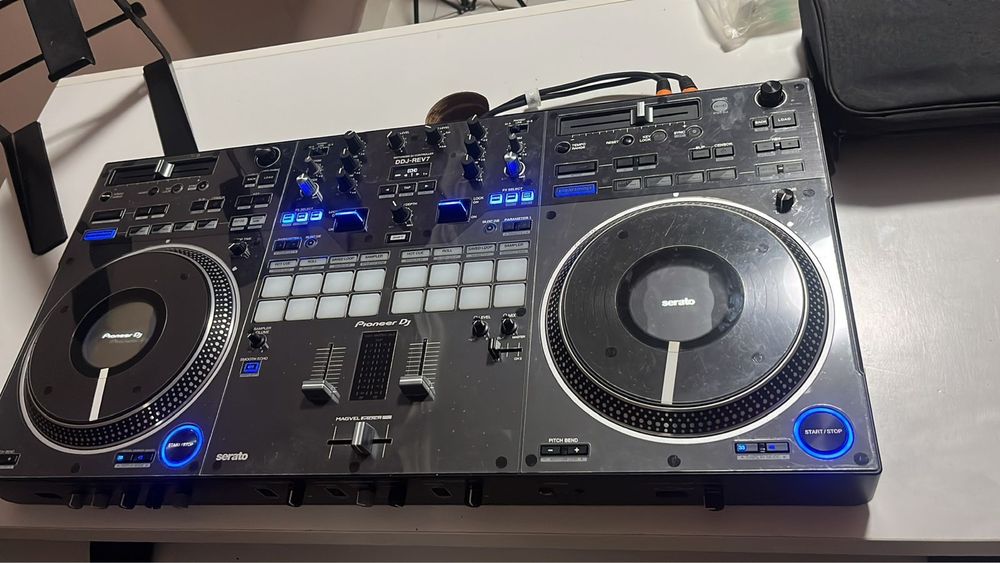 Pioneer REV 7 “ Usado”