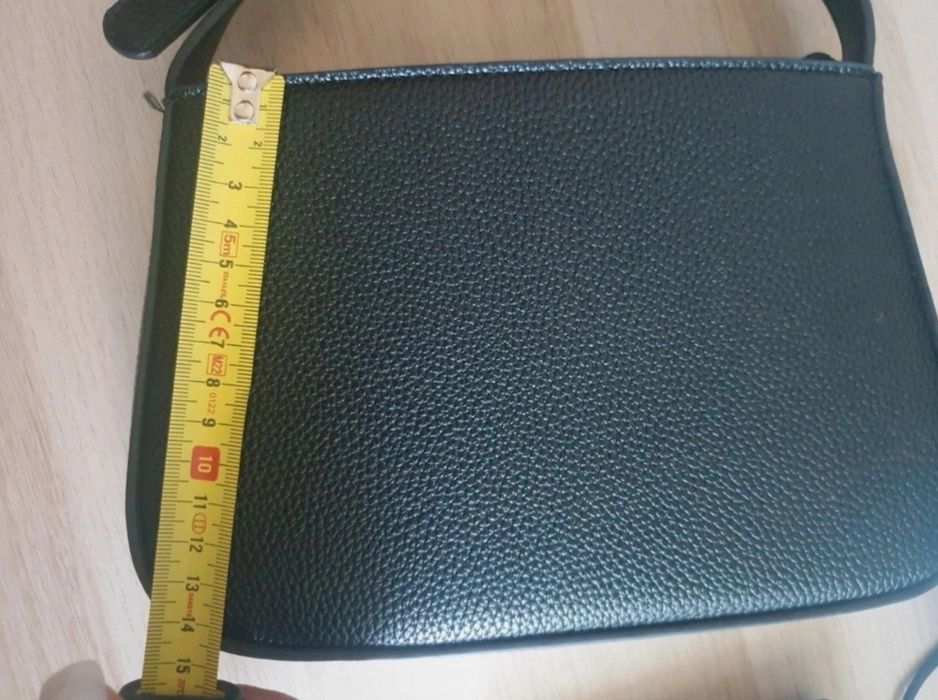 Pochete preta pequena