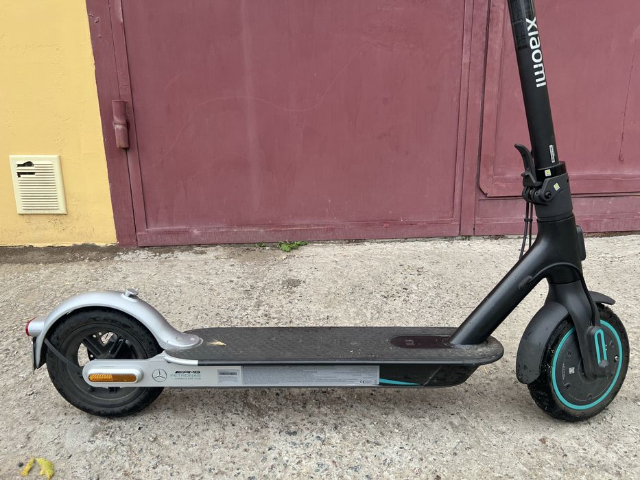 Продам Xiaomi Mi Electric Scooter Mercedes-AMG Petronas F1