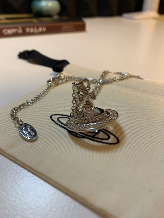 Підвіска Vivienne Westwood