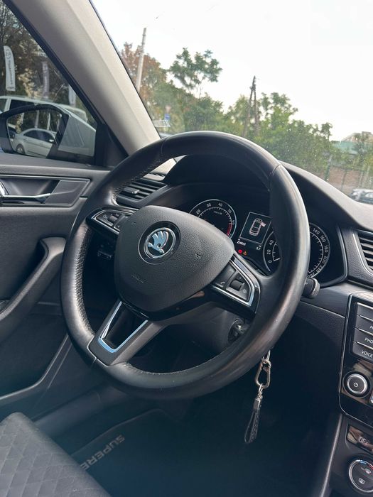 Продам Skoda Superb 2016 рік можлива розстрочка,кредит,обмін!