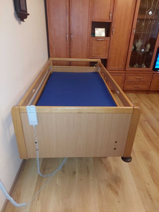 Łóżko szpitalne rehabilitacyjne na pilota, nowy materac