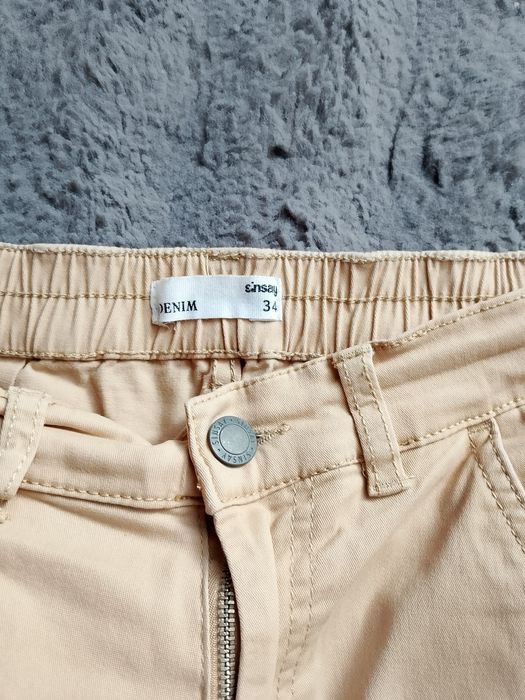 Spodnie z kieszeniami Sinsay beżowe 34