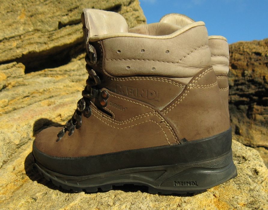 Ботинки Meindl трекинговые Кожа Подошва Vibram
Кожа. Подошва Vibram.