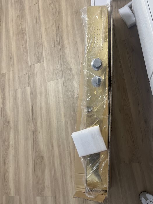 Coluna de duche dourada