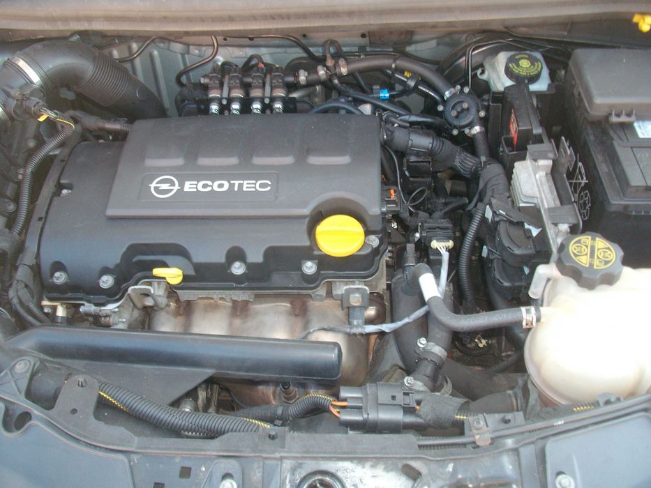 Opel Corsa 1.2 GLP/Gasolina de 2011 C/Novo