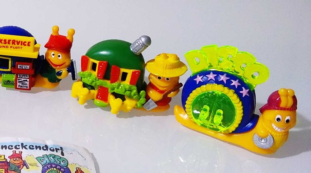 Kinder Surprise ~ Complete Series of 6 Pieces ~ "The Snail Village" 199964738123382273122