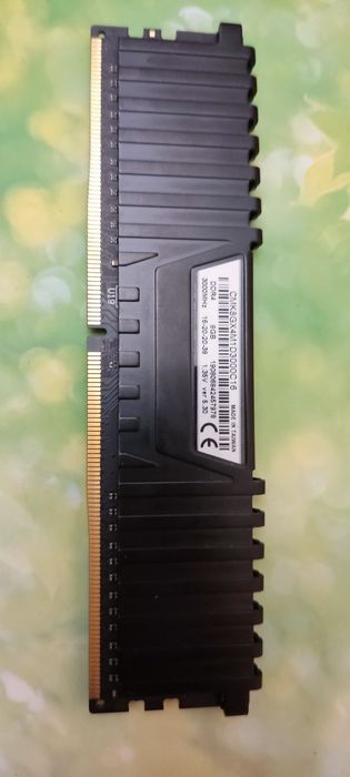 Планка памяти Corsair DDR4 8gb 3000 MHz