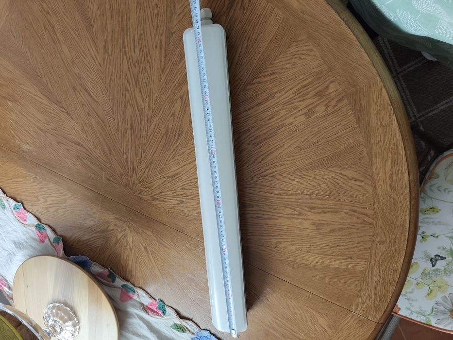 Calha de iluminação LED integrada (também conhecida como luminária linear LED).