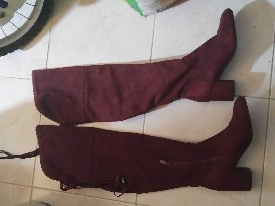 Botas alta com atilhos e botas branco pérola