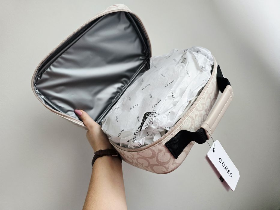 Kuferek/ Torebka do ręki  /lunch box marki GUESS