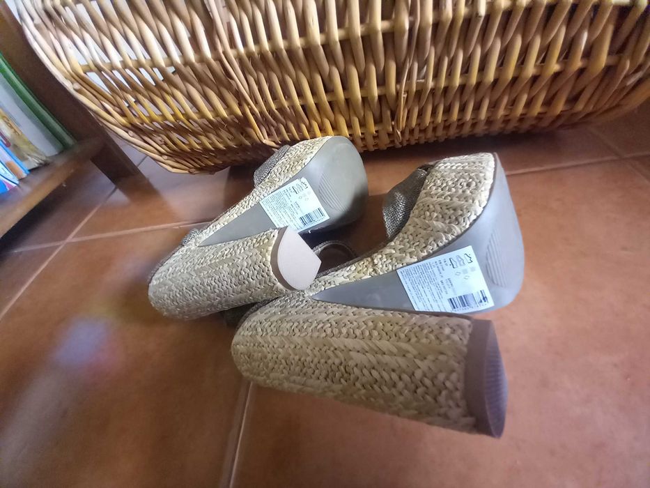 Calçado usado raras vezes e Novo