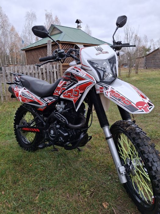 Стоїть нова резина на фото стара