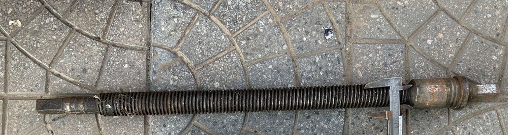 Вал для фрезерных тисков 320мм