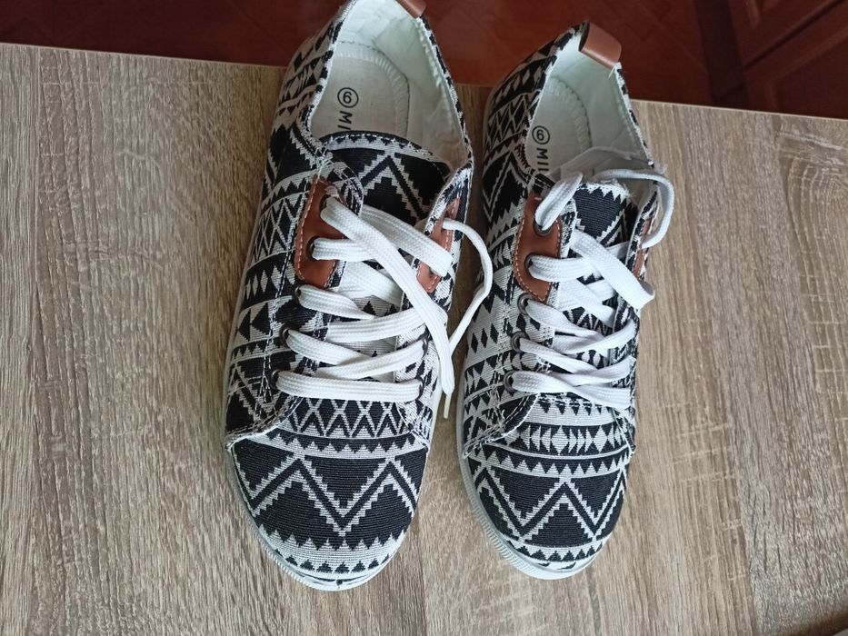 Tenisówki damskie - młodzieżowe.             Rozmiar 38