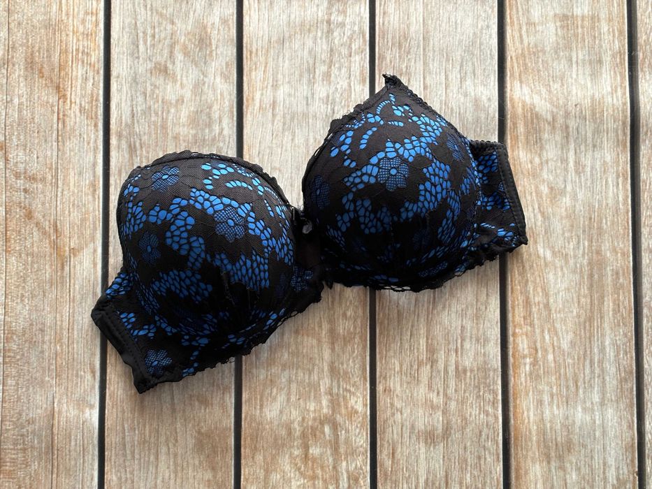 Biustonosz usztywniany