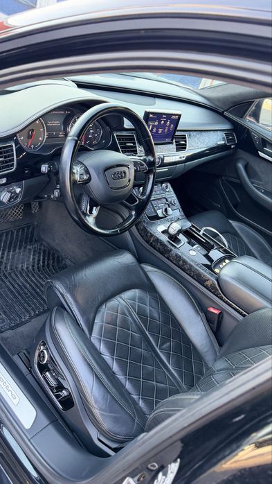 Audi  A8    Long