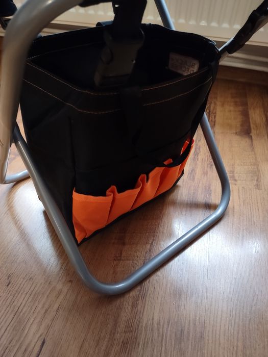 Krzesełko monterskie Black+Decker