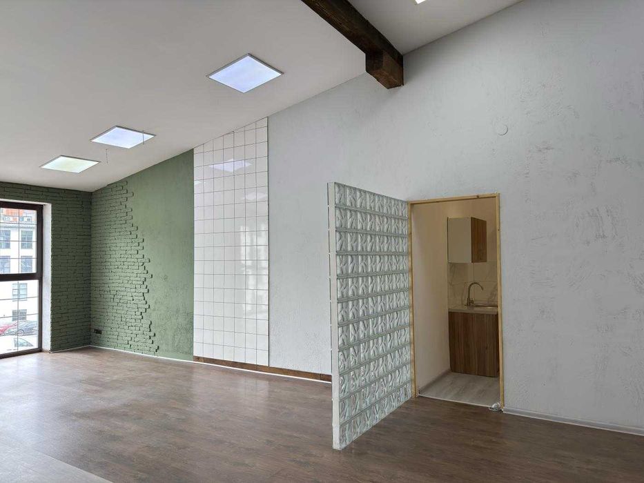 Продаж офісного приміщення 98.8 м2 вул Святослава Хороброго з ремонтом