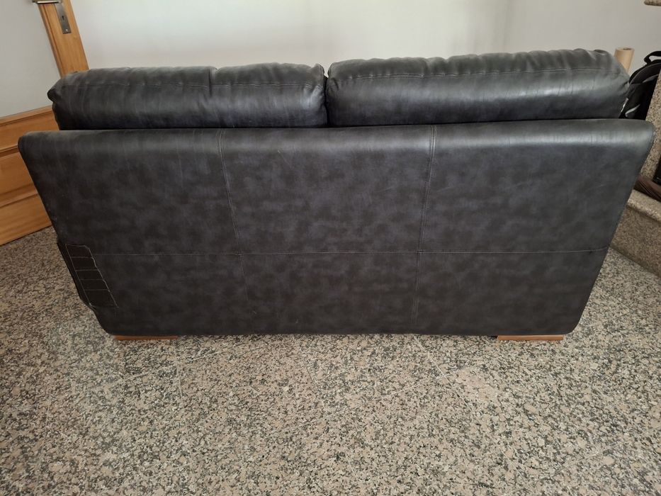 Conjunto de 2 Sofás de 2 Lugares (Pretos) – Para Desocupar