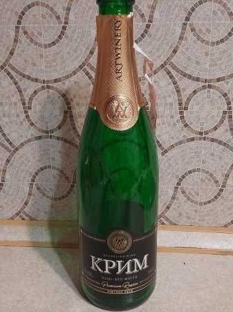 Пустая бутылка из-под Артемовского шампанского (Бахмут)