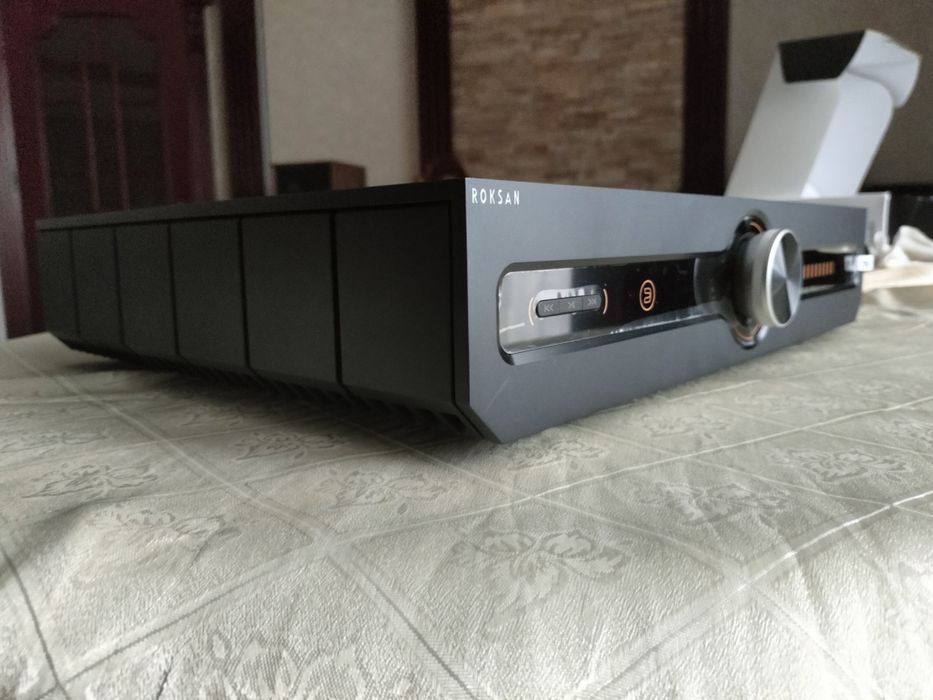 Roksan Caspian 4G стример усилитель