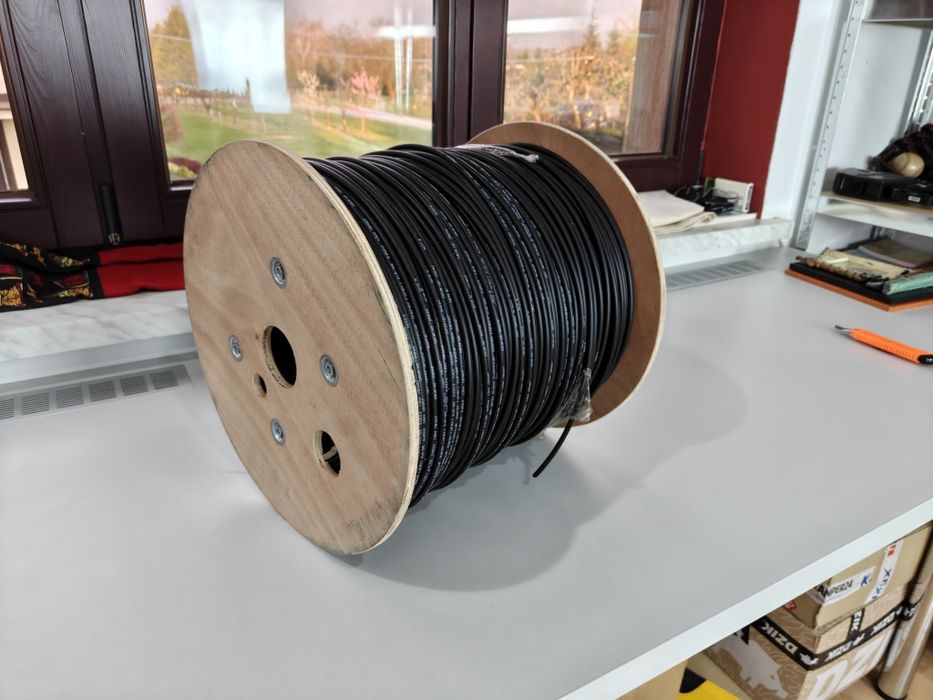 Kabel światłowodowy napowietrzny Drop 4J G.657.A2 Aramid 500m