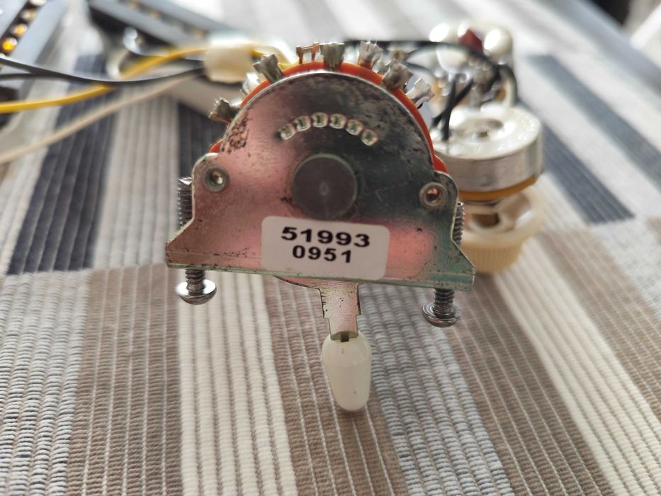 Pickups Fender, eletrónica completa

Eletrónica completa, F