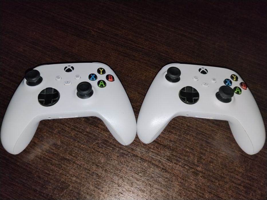 Xbox Series S + 2 pady + pełne okablowanie i oryginalne pudełko