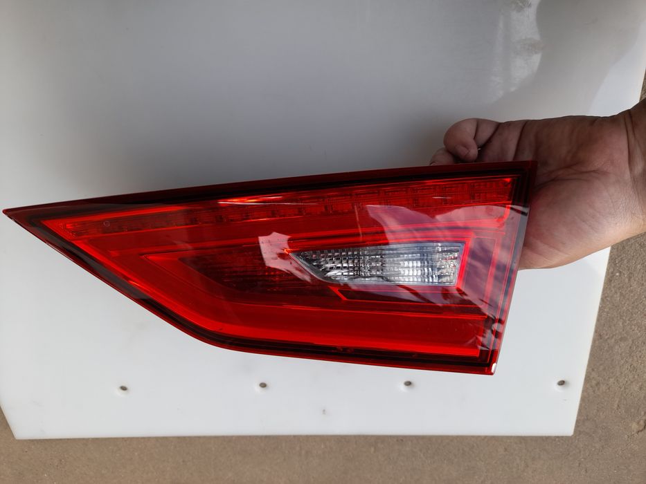 Стоп Audi A3 2014 року 8V5945094A