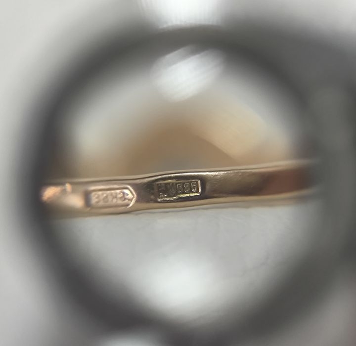 Кольцо золотое р.19 (1.16гр)