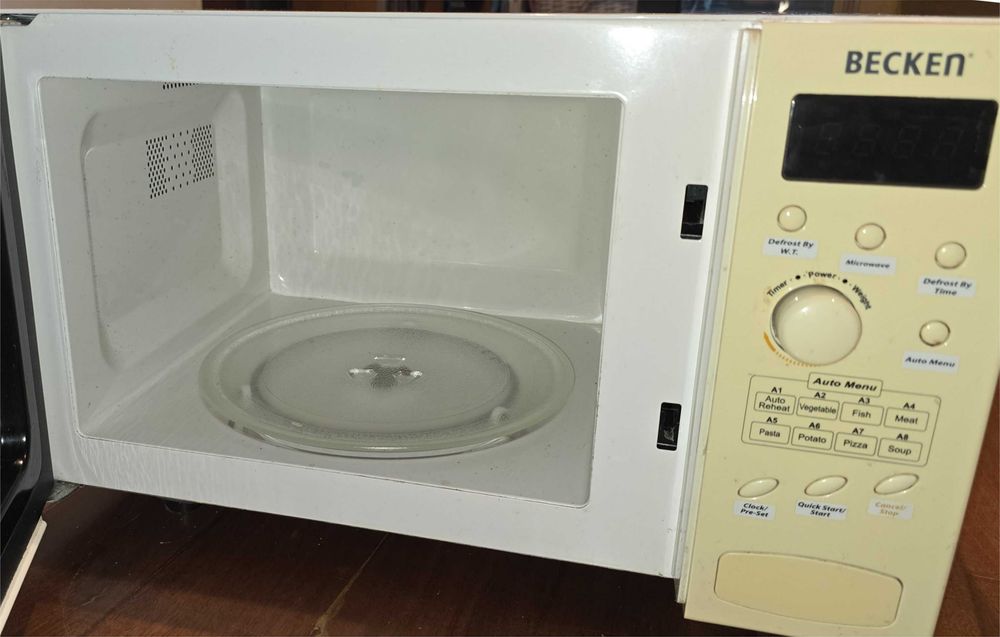 Micro Ondas Becken Modelo AM820ABN
