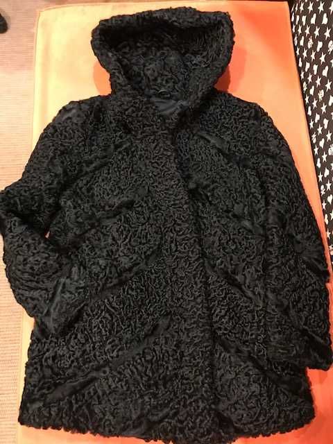 Коротка шубка/ куртка з каракуля. Розмір L