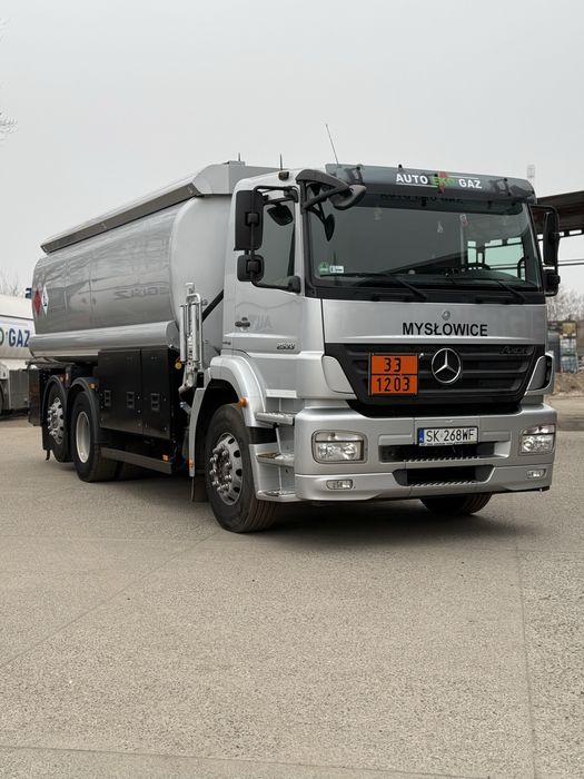 Mercedes benz axor cysterna paliwowa.