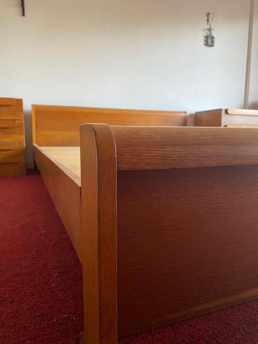 Conjunto de móveis de quarto em Carvalho maciço