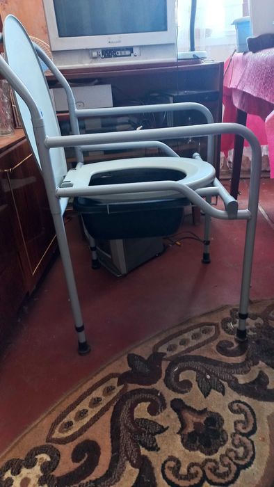 Инвалидная коляска,ходунки,милиці,туалетт