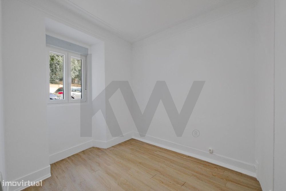 Apartamento T4 Remodelado com Terraço Privativo no Areeiro