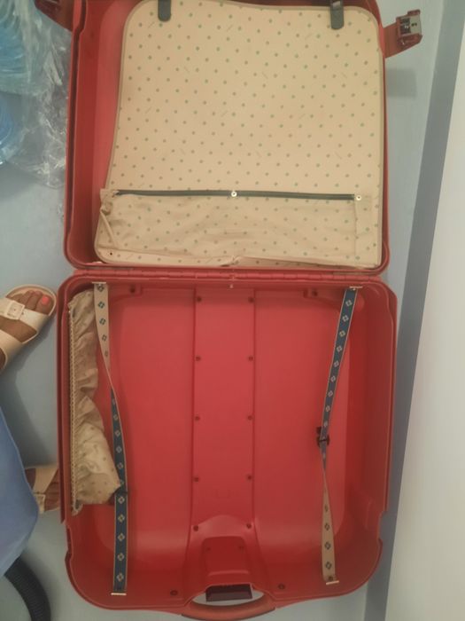 Mala de viagem samsonit vermelha material rigido 2 rodas, largura 41cm altura 87cm